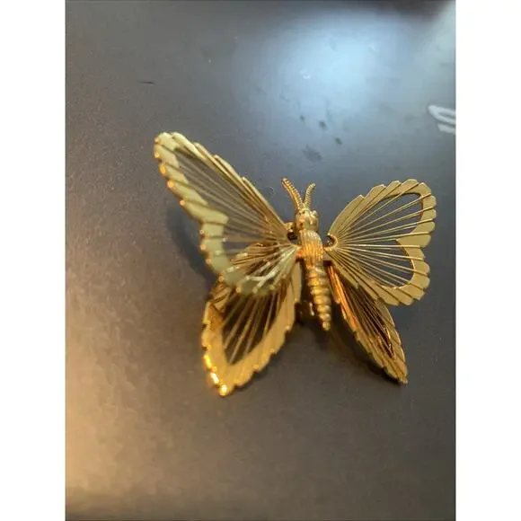 Vintage Signed MONET Gold Tone Wire Work Butterfly Brooch Pin 3D - Picture 2 of 6